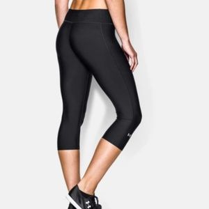 Under Armour Pink & Black Fitted Heat Gear Capris